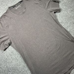 Under Armor Men XL Heat‎ Gear Fitted Curved Hem Long Tshirt